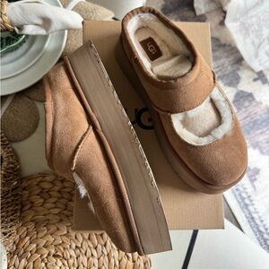 Ugg Bea Mary Jane size 8 LIKE NEW